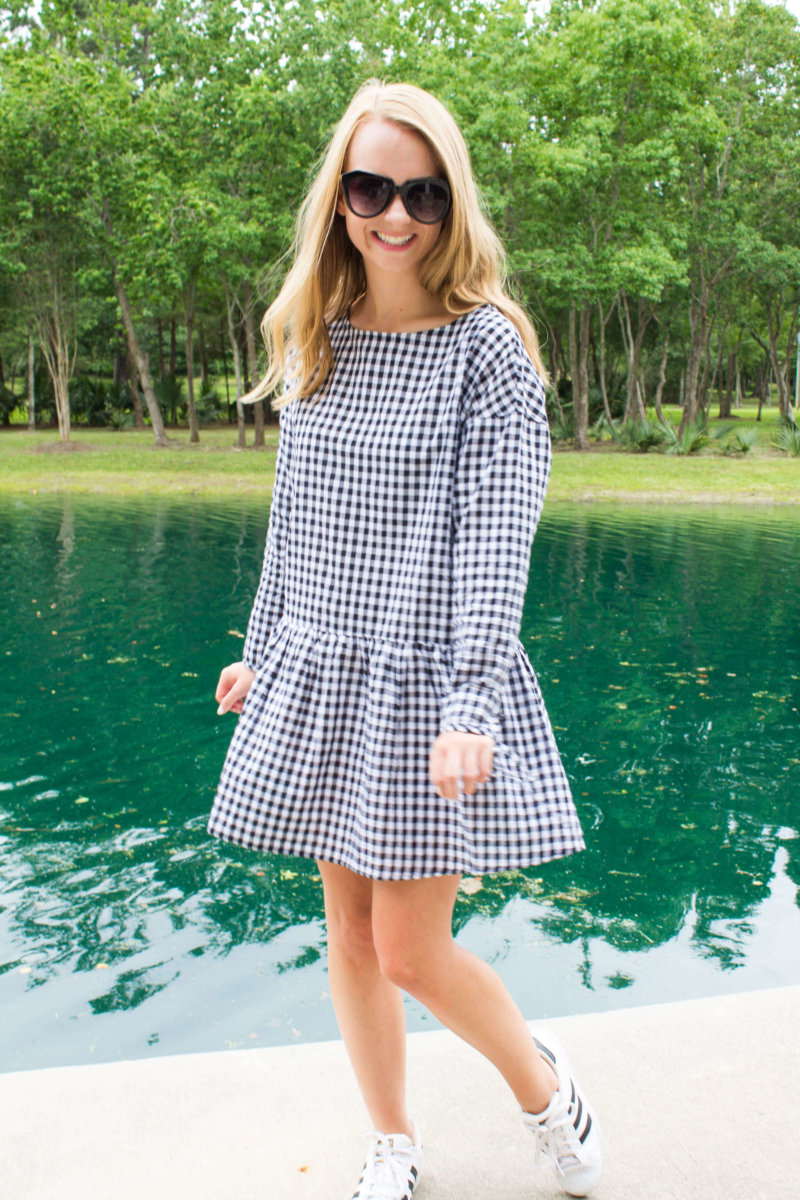 Rounded up a ton of gingham dresses, and sharing my favorite here! I love the gingham trend, and hope it is here to stay. Gingham summer trend to try | The Blonder Life